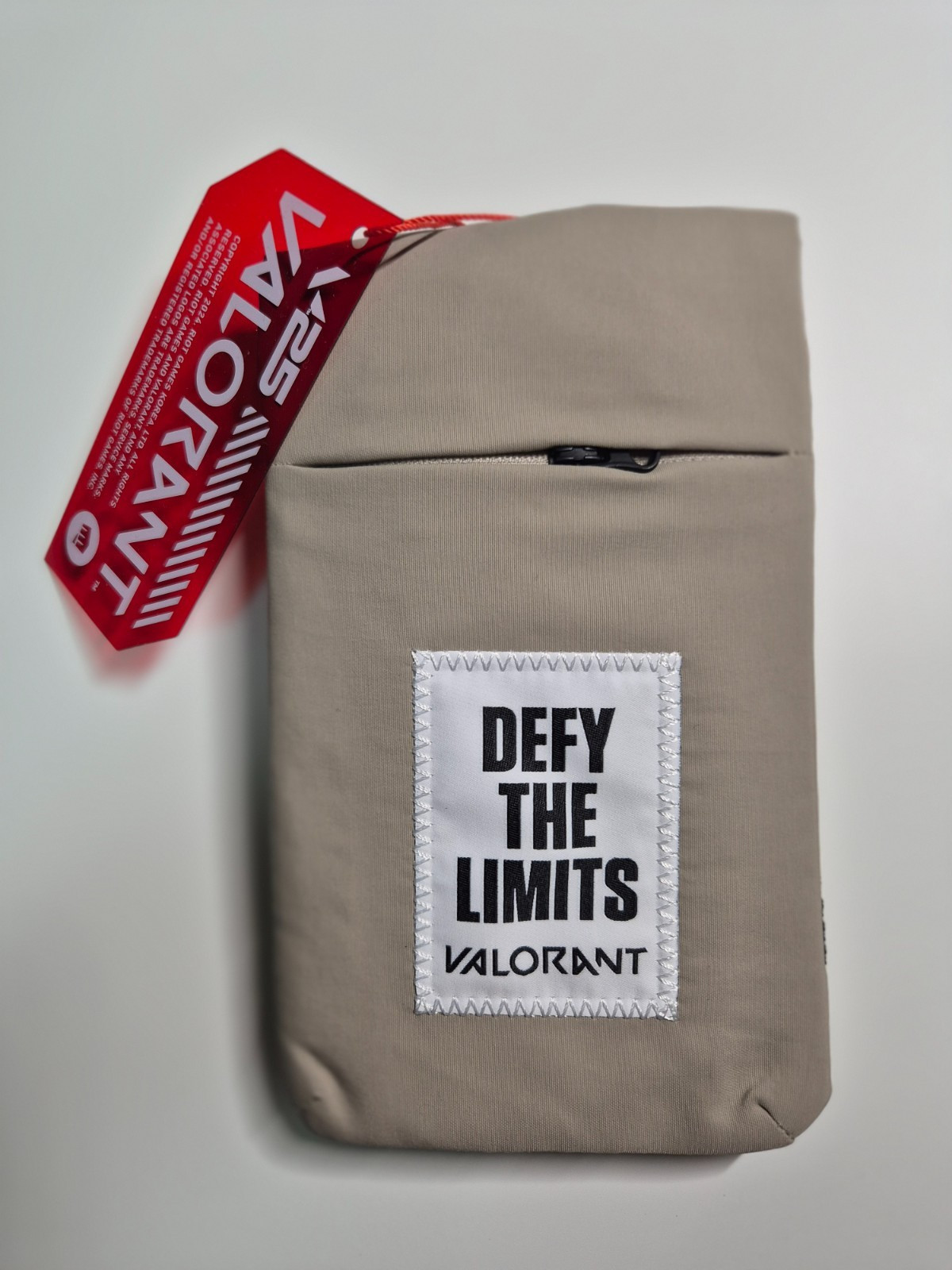 [RARE] Official VALORANT ”Defy The Limits” Neck Pouch – Korea Exclusive BNWT