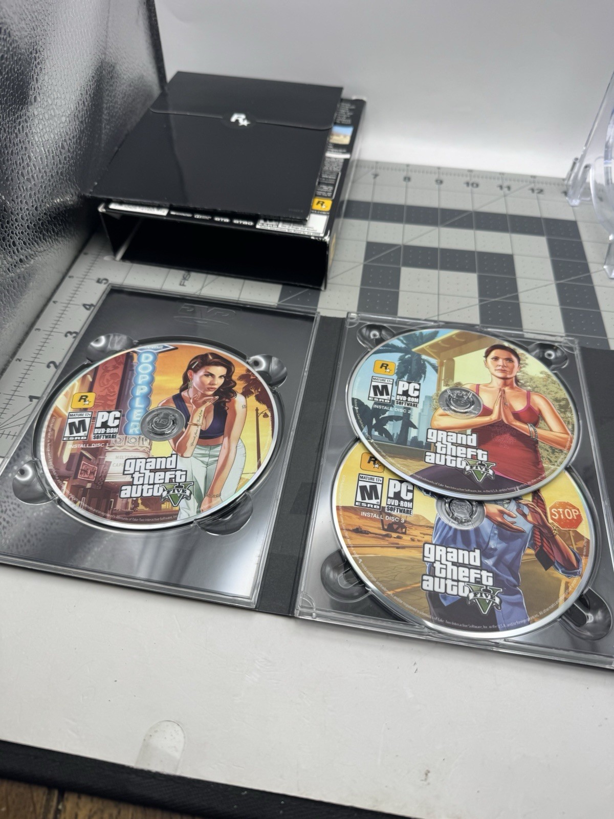 Grand Theft Auto V Five GTA FIVE (5) for PC DVD-ROM 7 Discs Complete