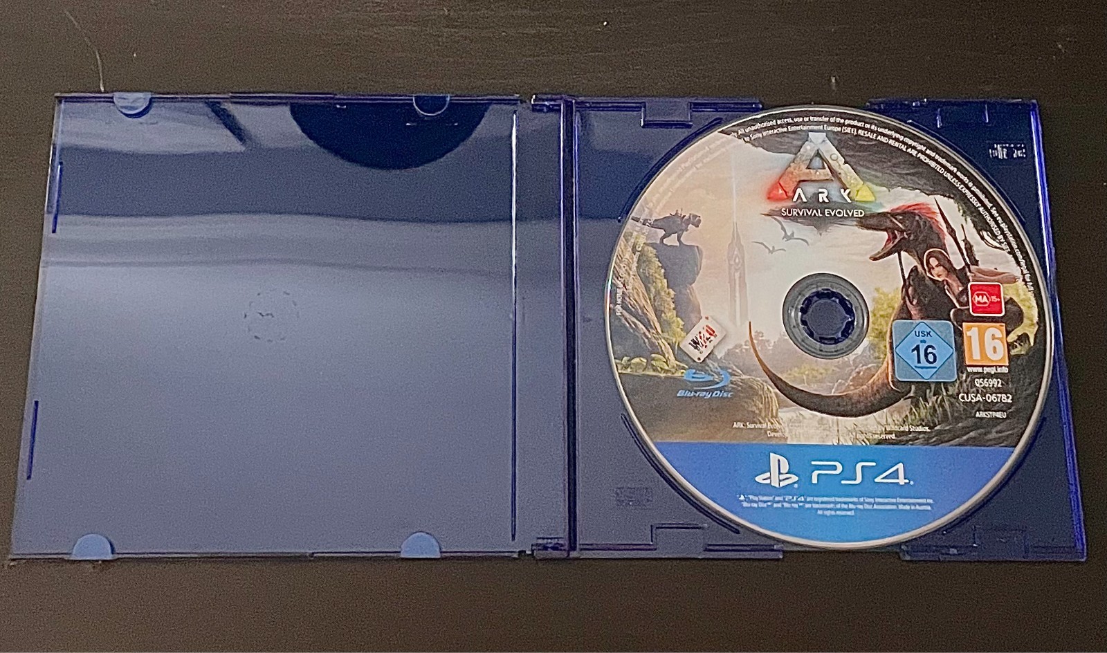 Studio Wildcard Ark: Survival Evolved PS4 (no case but works perfectly)