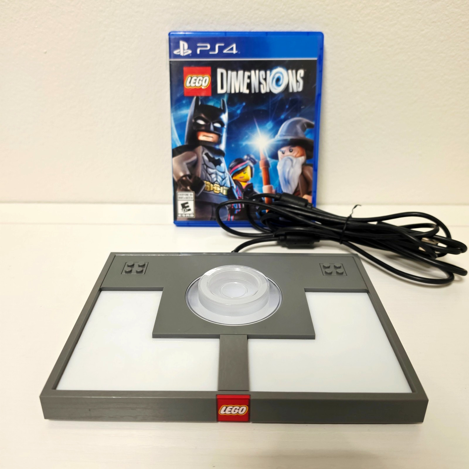 Lego Dimensions PS4 PlayStation 4 w/ Disc, Case & Manual and Portal Base