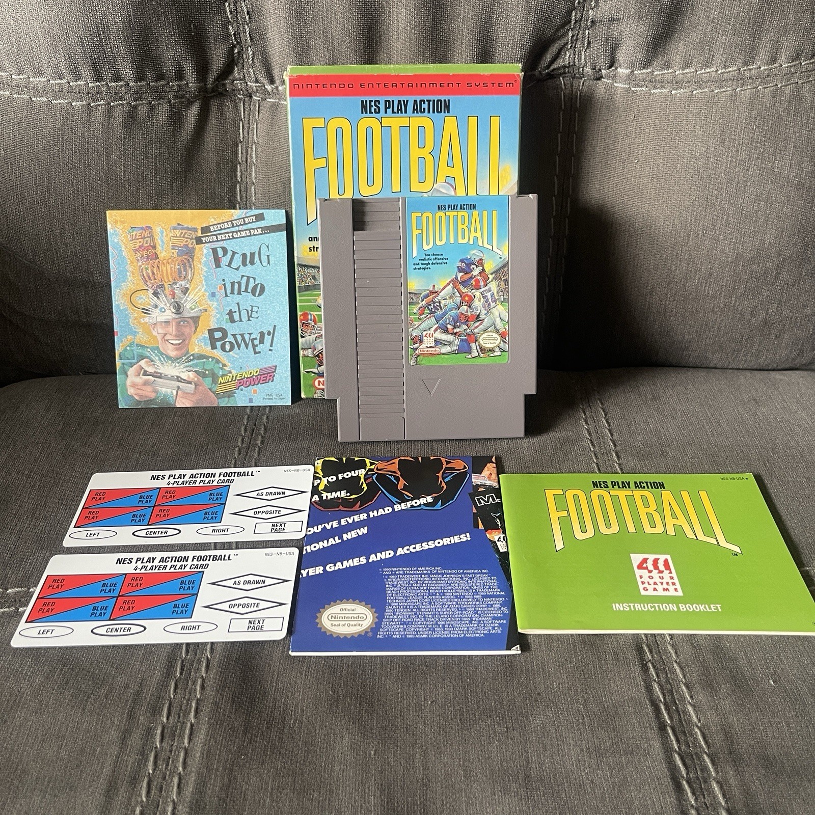 NES Play Action Football CIB NEAR MINT W/ INSERTS