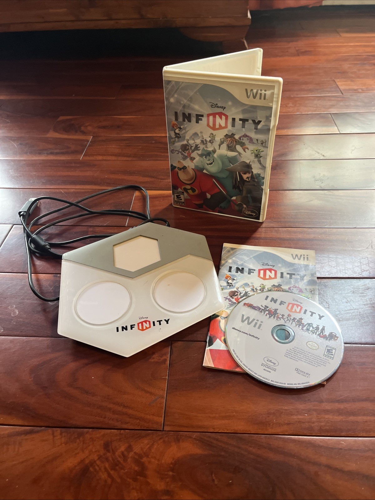 Disney Infinity Nintendo Wii Game Disc Complete with Manual and Portal