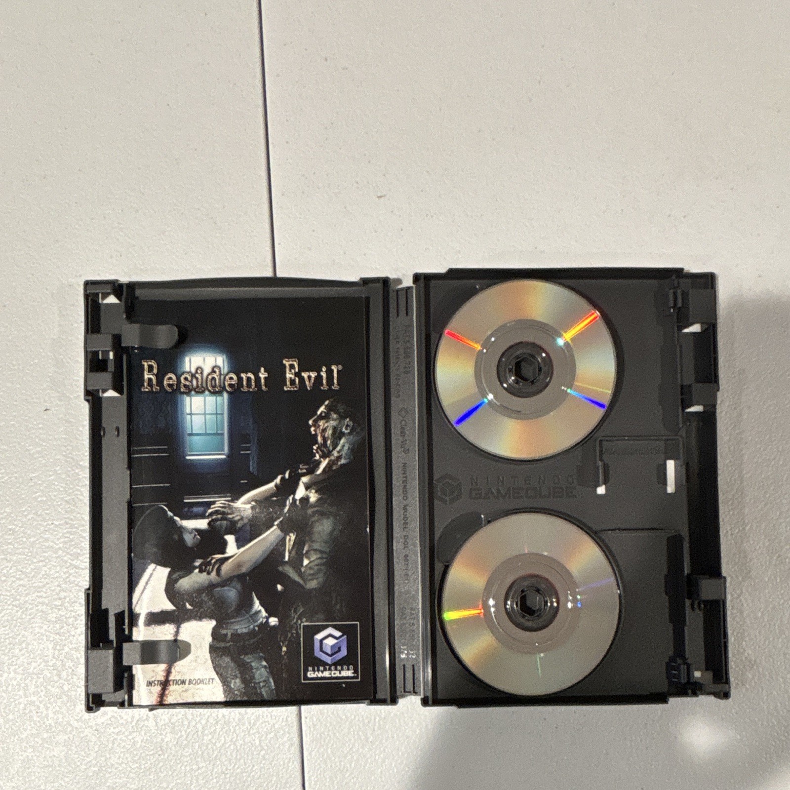 Capcom Resident Evil Nintendo GameCube 2-Disc w/ Case Manual NTSC 2002 M CIB