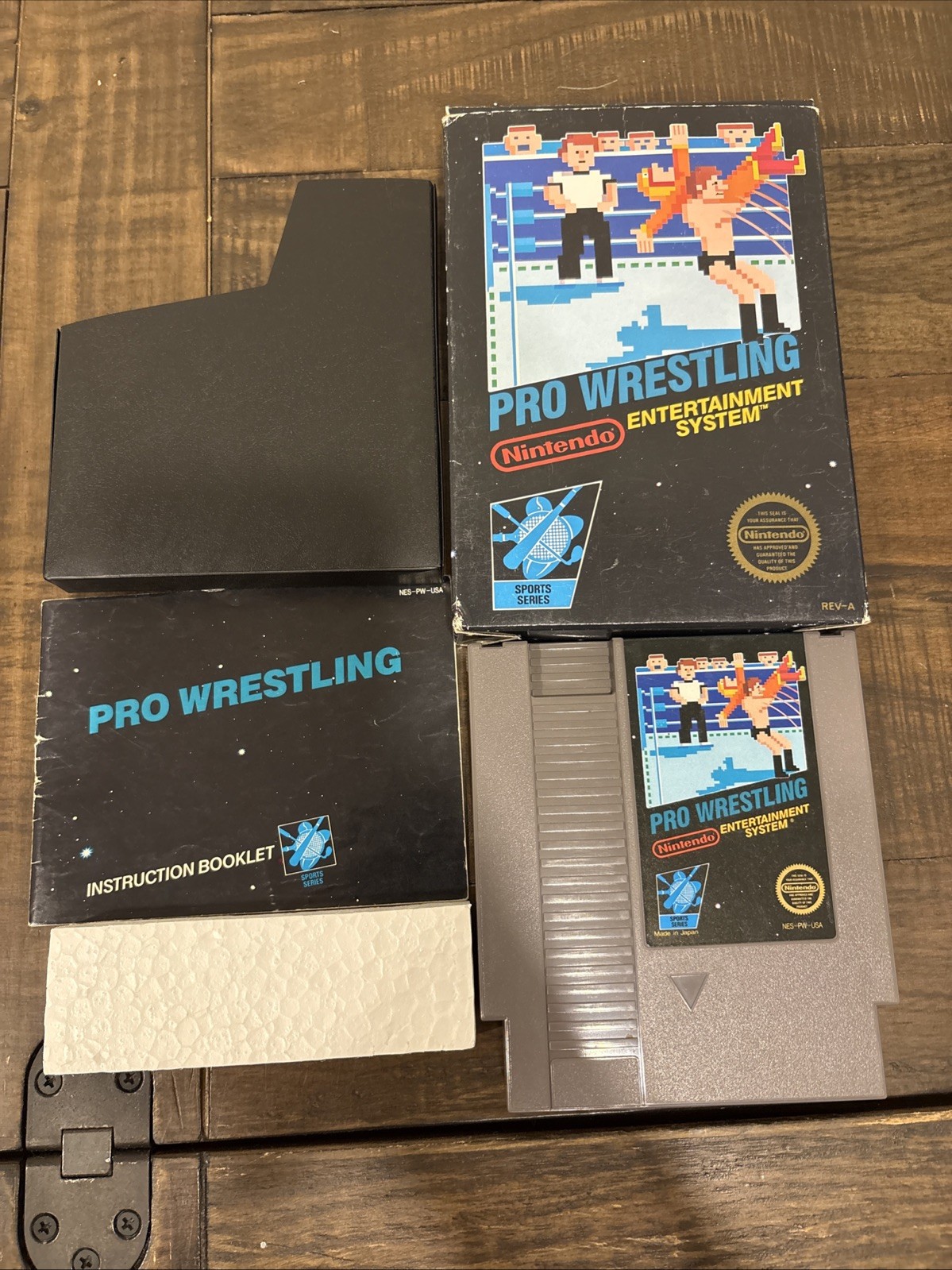 Pro Wrestling NES Black Box Nintendo Complete CIB Cart 3-Screw Tested