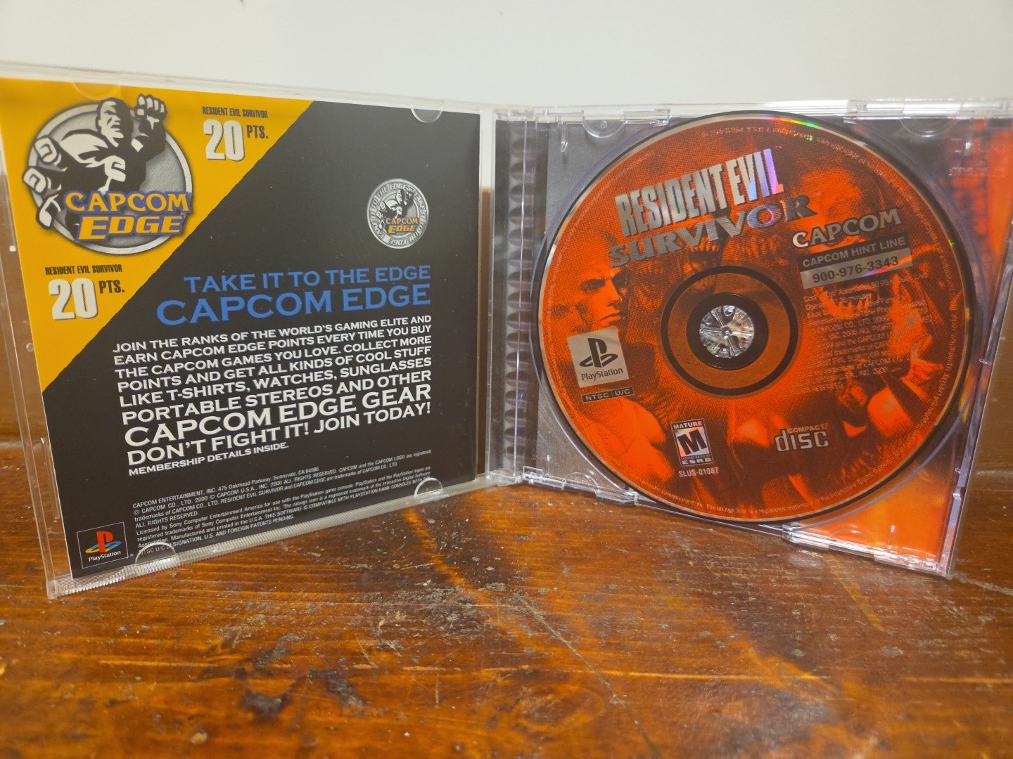 PS1 Resident Evil Survivor Sony PlayStation 2000 Complete CIB w/ Reg Card Capcom