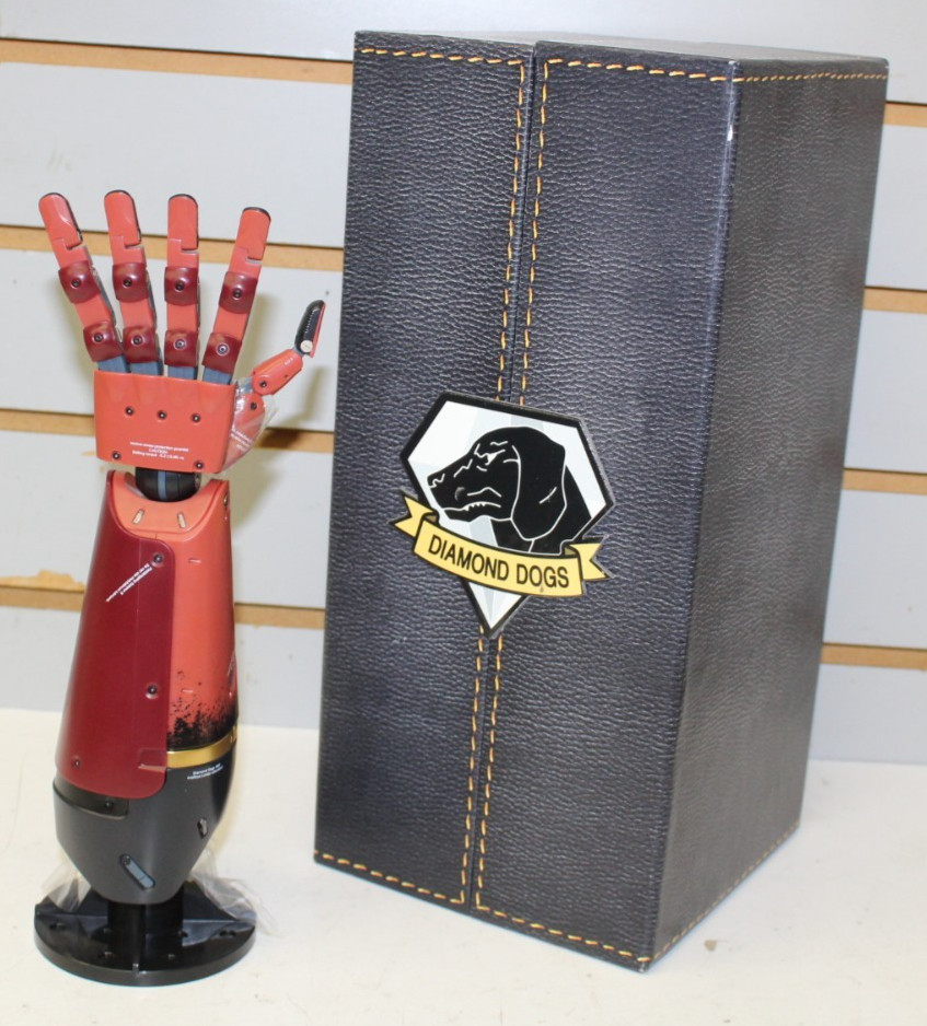 Metal Gear Solid V Phantom Pain Collector’s Edition Bionic Arm Diamond Dogs