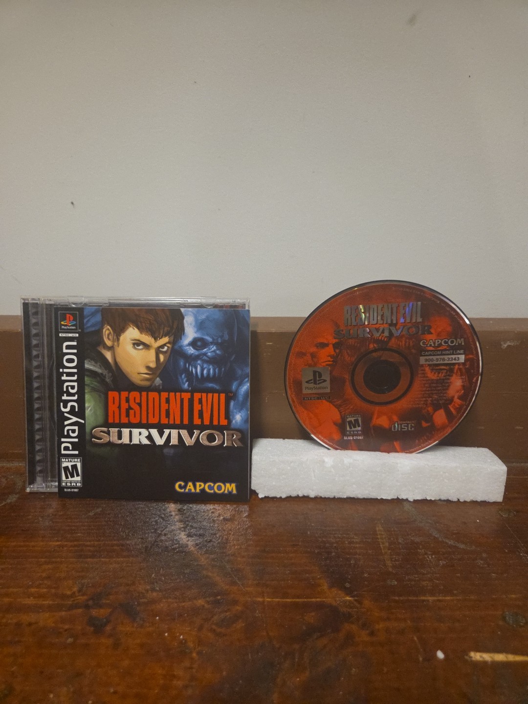 PS1 Resident Evil Survivor Sony PlayStation 2000 Complete CIB w/ Reg Card Capcom