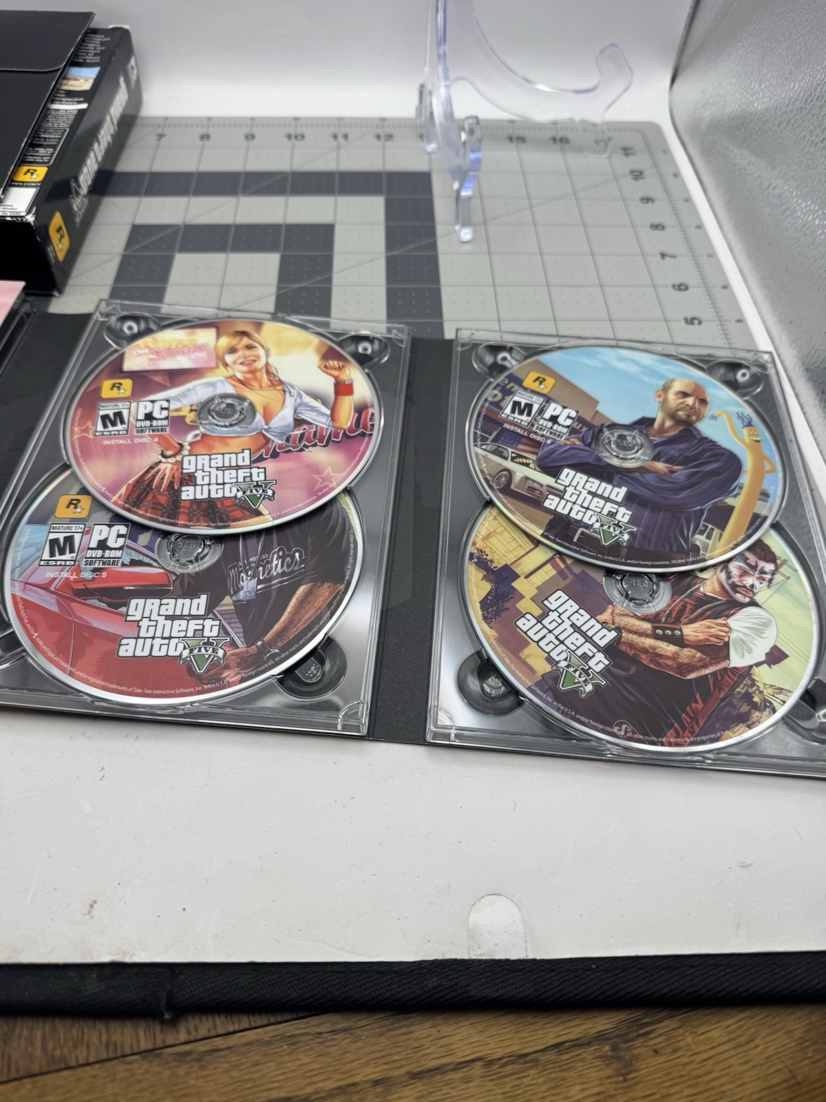 Grand Theft Auto V Five GTA FIVE (5) for PC DVD-ROM 7 Discs Complete