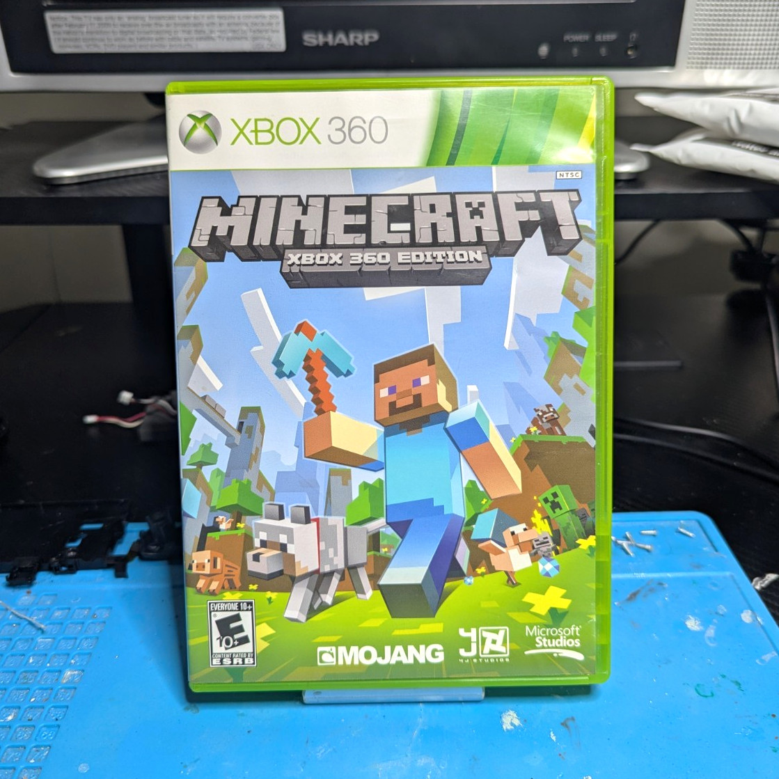 Mojang Minecraft: Xbox 360 Edition (Microsoft Xbox 360) Case & Disc